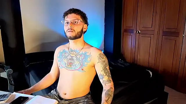 Tadeo_Prieto_ Adlı Modelin Canlı XXX Sohbeti