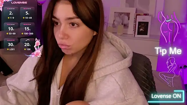Chat +18 de KiaraKiy ao vivo