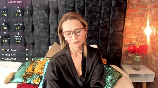 Issa_Milf__ Chat XXX in diretta