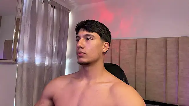 CHRIS_MORGAN1 Adlı Modelin Canlı XXX Sohbeti