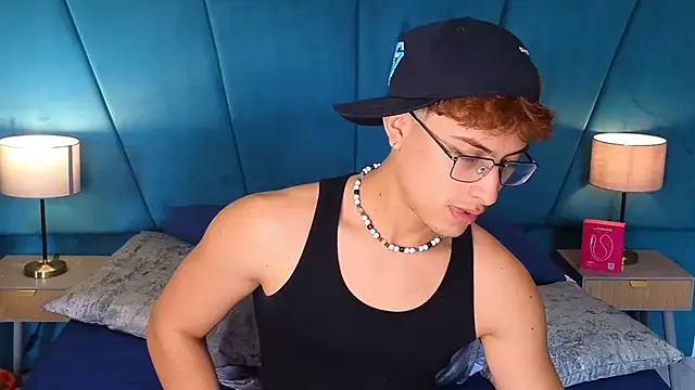Aaron_Eze Adlı Modelin Canlı XXX Sohbeti