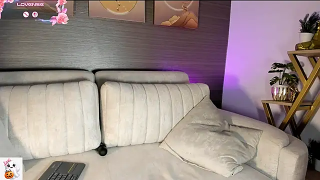 XXX chat uživo modela Holyjacky_