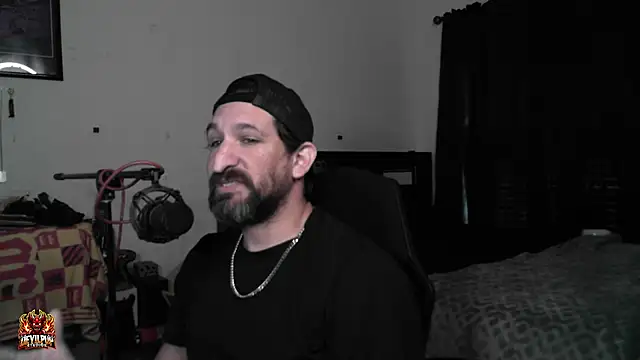 Chat +18 de DevilPup75_ ao vivo