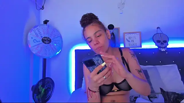 ElviraHancock_ Adlı Modelin Canlı XXX Sohbeti