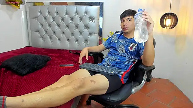 Leo_Royce Adlı Modelin Canlı XXX Sohbeti