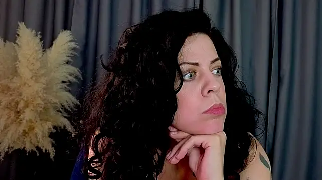 Chat +18 de TrishaHart ao vivo