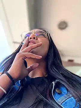 Sara-77 লাইভ XXX চ্যাট