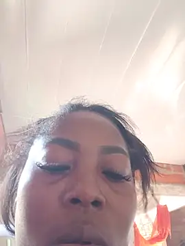 nanis_13 Adlı Modelin Canlı XXX Sohbeti