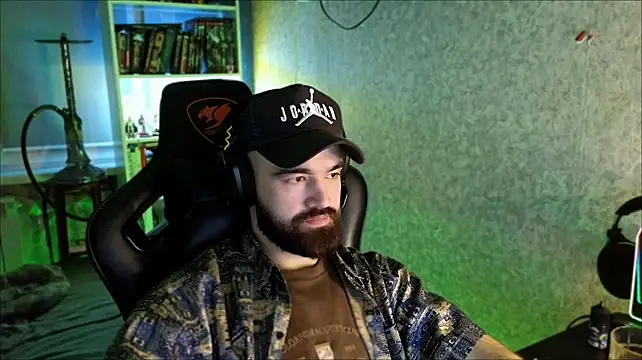 _Serious_Man live XXX chat