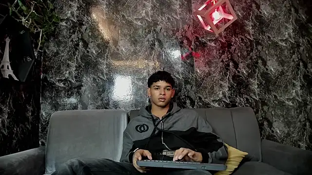 Chat +18 de nova_mitchell7 ao vivo