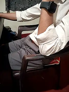 monstrous_bull's Live XXX Chat