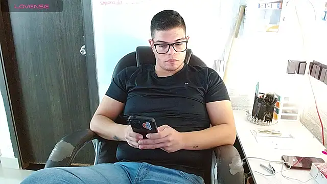 Chatroom XXX en direct de Realjoel01