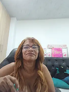 دردشة BustyMilf_ الجنسية المباشرة