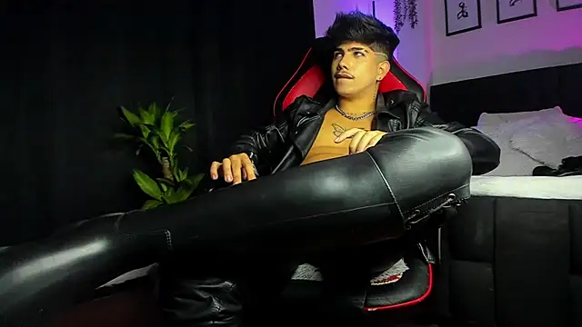 Онлайн чат XXX LyleBennett_