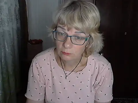 Mia_Olivia25 Adlı Modelin Çevrimdışı XXX Sohbeti