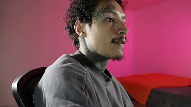 trieone – Naživo XXX chat