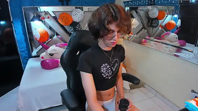 XXX chat uživo modela Jav_Frank