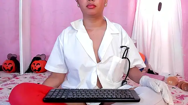 LyndaZoe Live XXX-chat