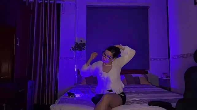 Chat +18 de KayleneLoukanis ao vivo
