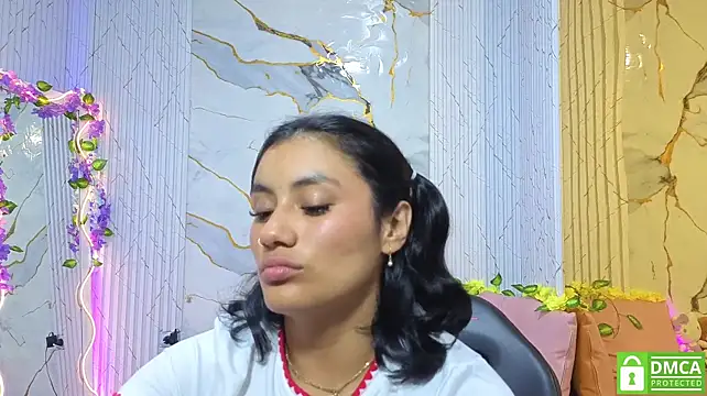 XXX chat uživo modela PEACHY_TAY