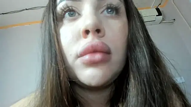 Онлайн чат XXX LoraMooon
