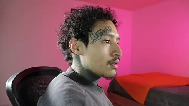 trieone Chat XXX live