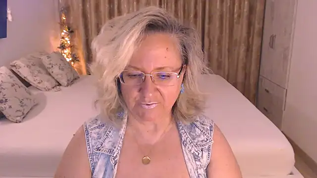 Sensy's Live XXX Chat