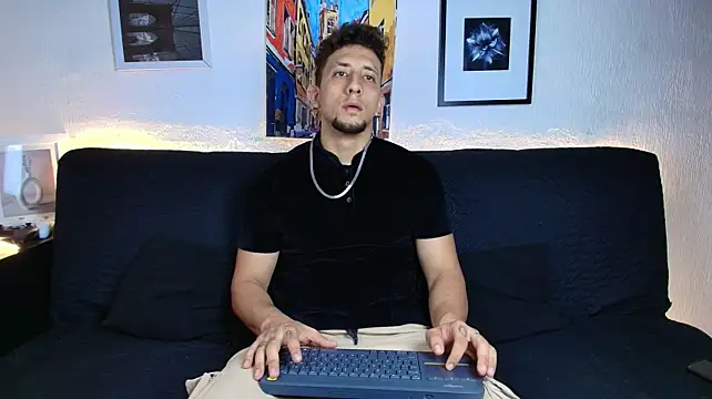 SR_EMILIOCUM's Webcam Show