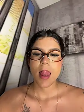 CherrySmirkXXX Chat XXX in diretta