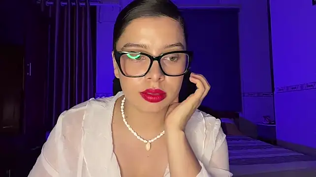 Chat +18 de KayleneLoukanis ao vivo
