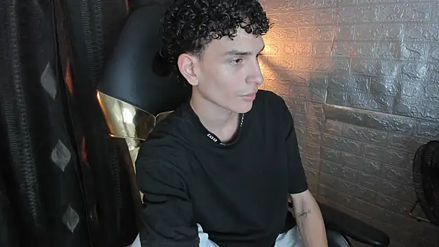 DAMIAN_22 Live XXX Chat