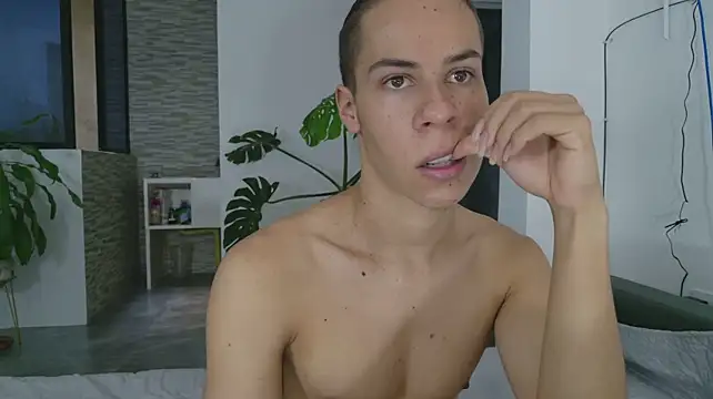 grey___27 XXX чат на живо
