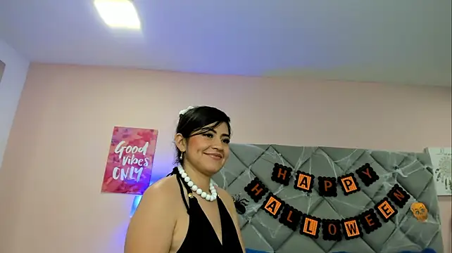 NahomyAdams Chat XXX live
