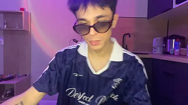 צ'אט XXX בשידור חי של Clark_Day