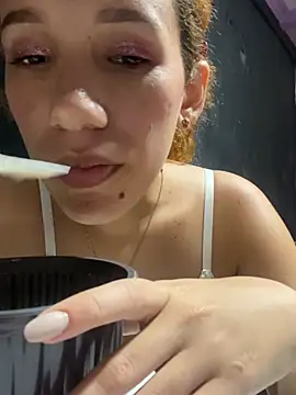 Chat XXX en directo de LunaVal_