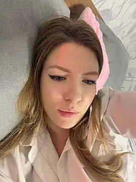 XXX chat uživo modela BiaPretty