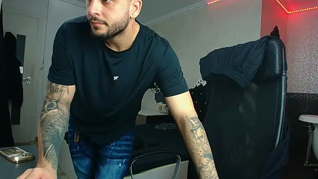 XXX chat uživo modela TroyWadee