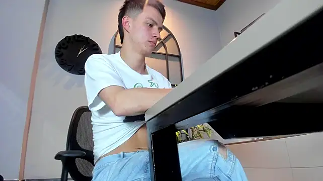 nicktorn Chat XXX live