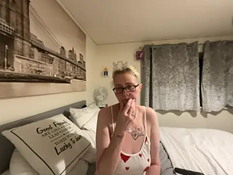 Živý XXX chat Curvy-Jinx