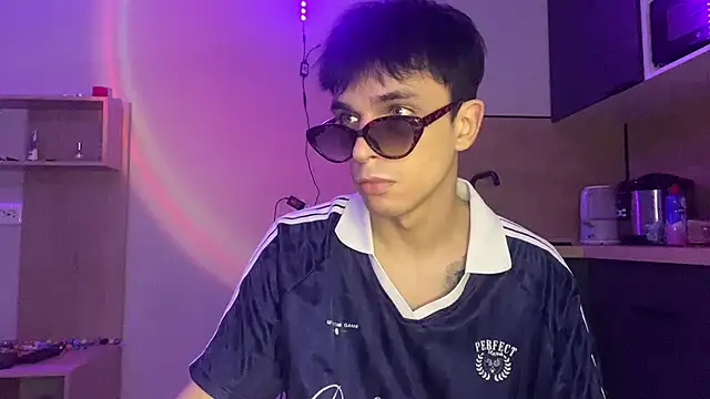 Clark_Day élő XXX-chatje