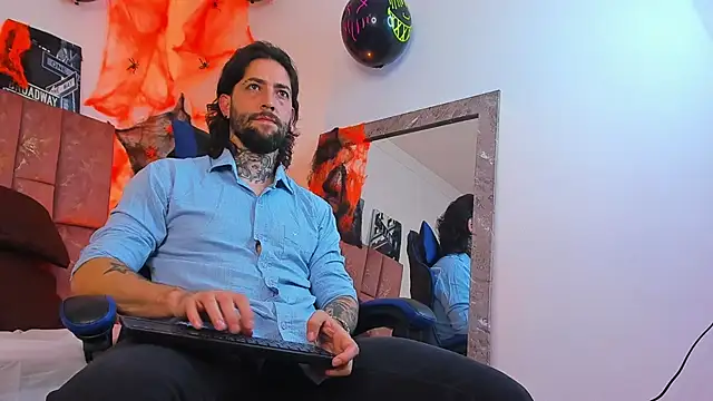ALPHA_MASTER1n Live XXX chat