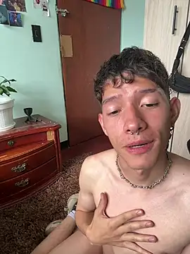 heyy_noah11 Show in webcam