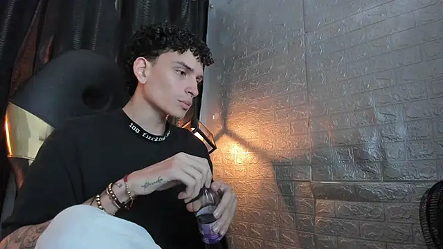 DAMIAN_22 Live XXX-chat