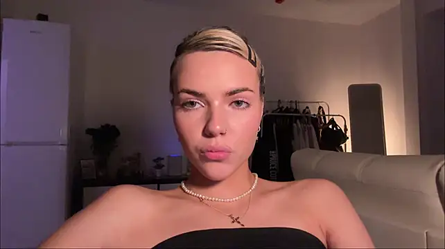 ChristelDuncombe's Live XXX Chat