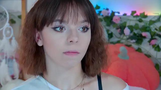 Chat +18 de ElisabethDavis ao vivo