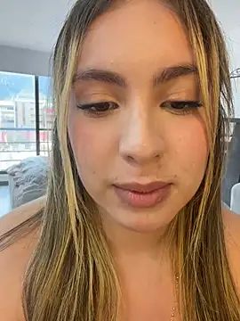 Cloee_Rainbow1's Live XXX Chat
