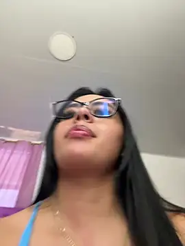 Emily_Wolff Adlı Modelin Canlı XXX Sohbeti