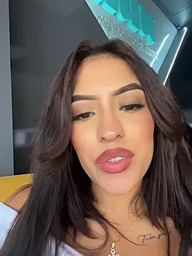 צ'אט XXX בשידור חי של MystiqueXXX