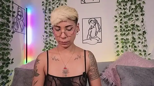 Chat +18 de MiaMorgan_ ao vivo
