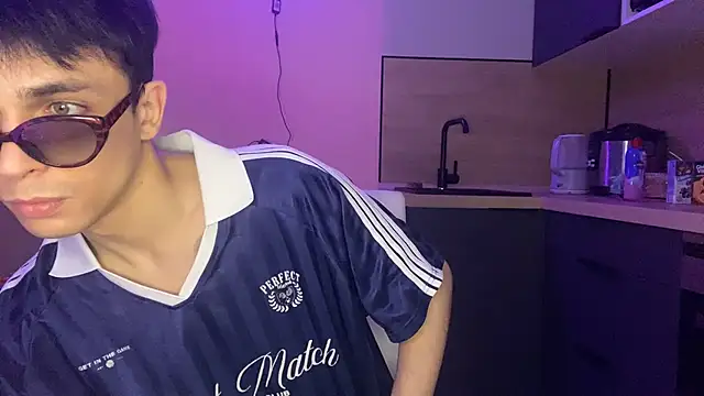 Clark_Day élő XXX-chatje
